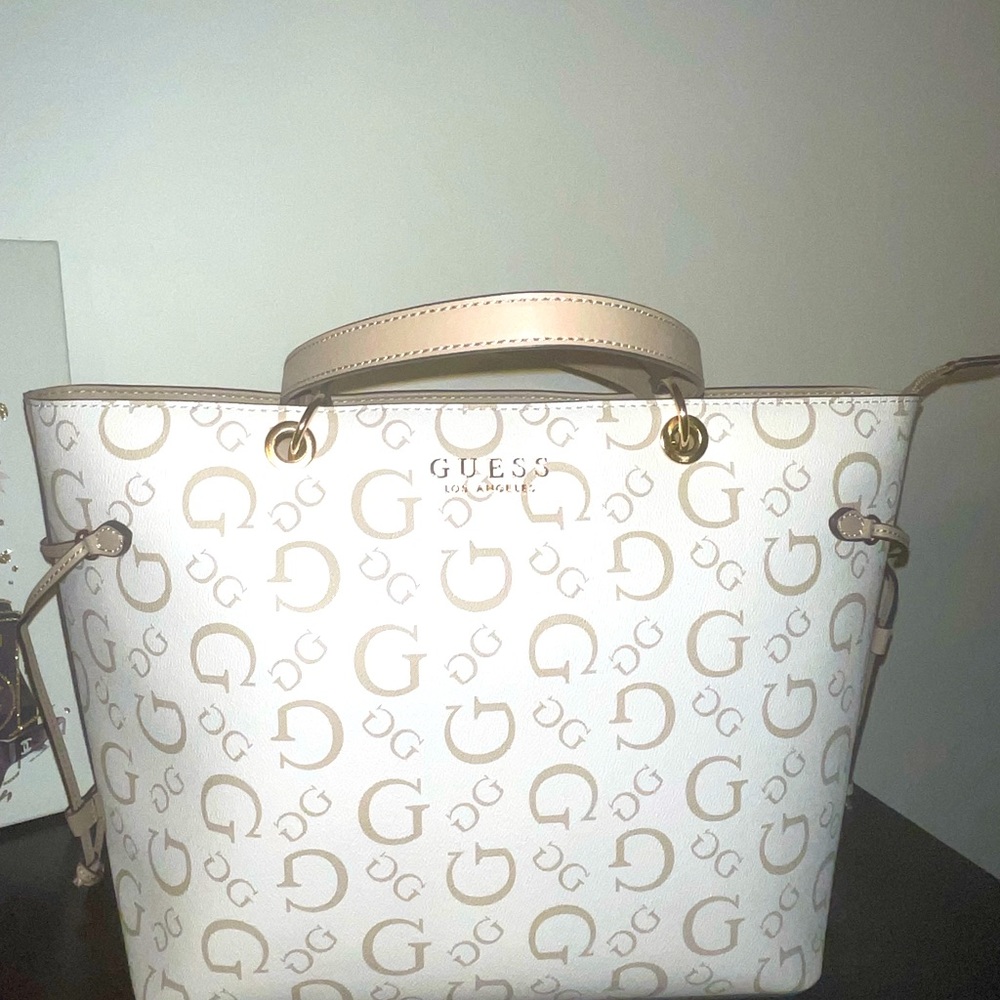 Guess? Tote 👜 🤍🤎🤍 - Picture 4 of 10